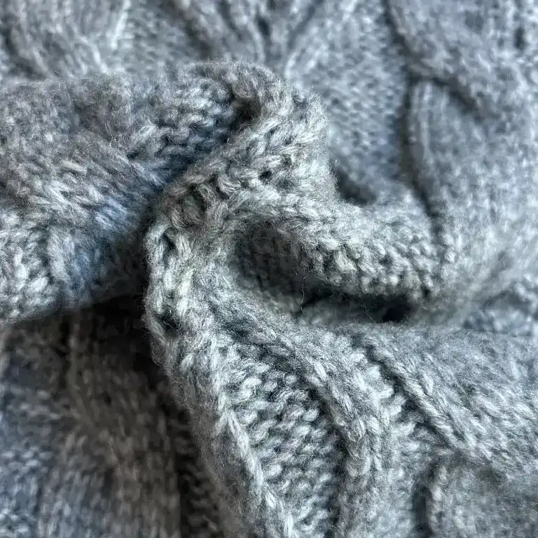 China Yarn for Men’s Vest (Sweater),Full-Zipper Cardigan (Sweater),Round Neck Pullover (Sweater),Men's Pants (Sweater),U-Neck Cardigan (Sweater) Air Spun Yarn Fancy Yarn Merino Wool Recycled Polyester Silk 灰色 color buy from China wholesaler bulk order at wholesale price free worldwide shipping Alibaba