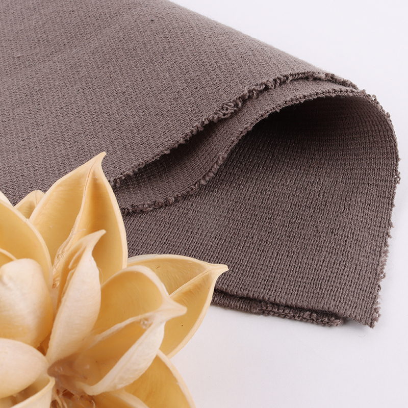 China Yarn for Ladies Vest (Sweater),Dresses (Cardigan Button) (Sweater) Ring Spun Regular Yarn Cotton Recycled Polyester Taupe color buy from China wholesaler bulk order at wholesale price free worldwide shipping Alibaba