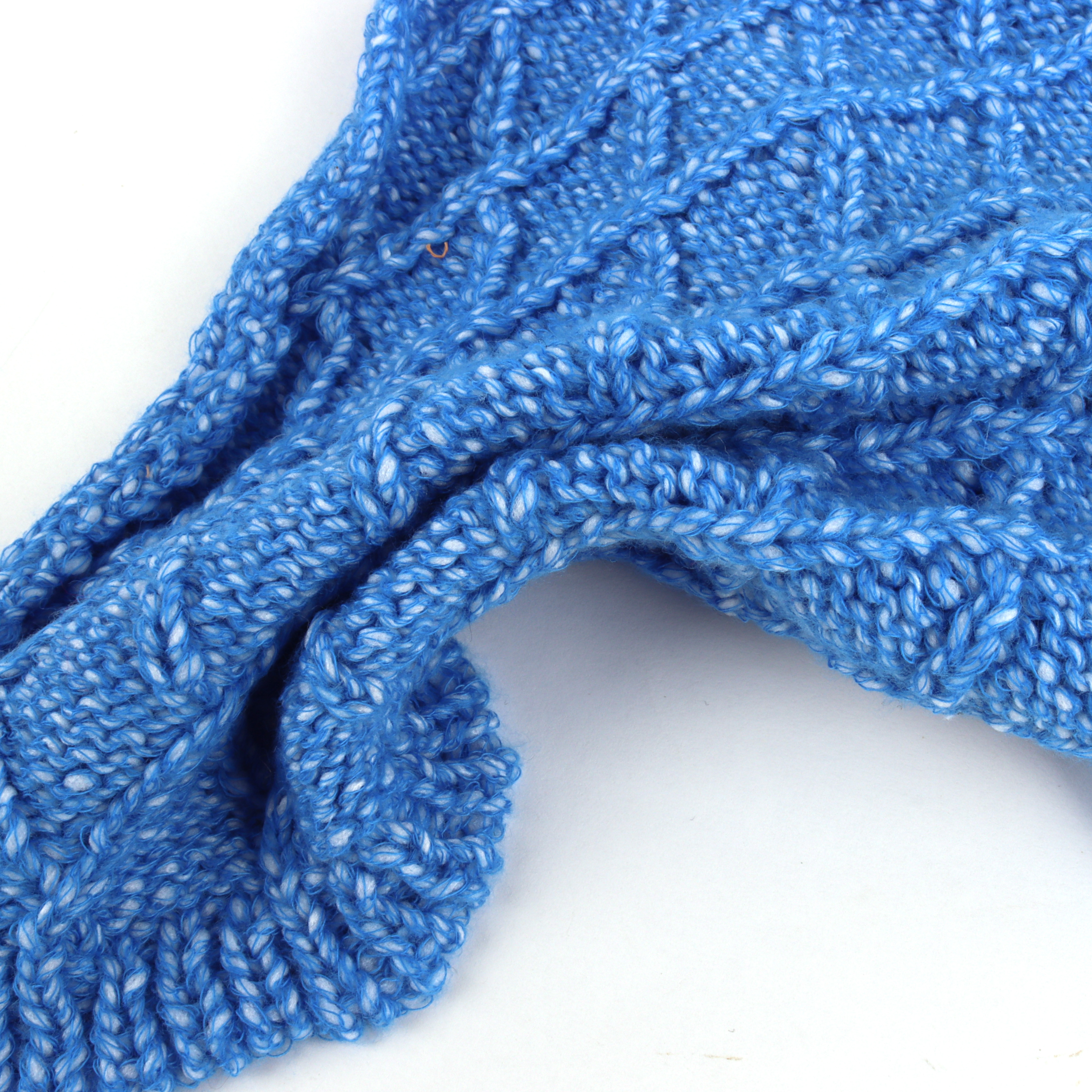 China Yarn for Ladies Vest (Sweater),Crop Top Pullover (Sweater),Dresses (Cardigan Button) (Sweater) Core Filling Yarn Fancy Yarn Polyester Blue Whith White color buy from China wholesaler bulk order at wholesale price free worldwide shipping Alibaba