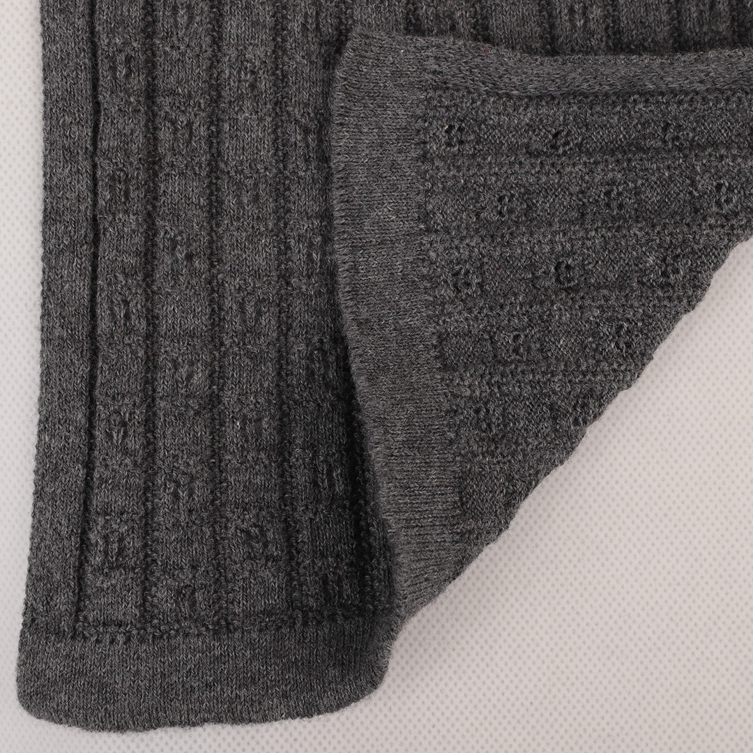 China Yarn for Shirt Long Sleeve Button (Sweater),Crew Neck Pullover (Sweater),Polo T-shirt (Sweater) Semi-Worsted Spun Regular Yarn BCI Cotton Mid Grey color buy from China wholesaler bulk order at wholesale price free worldwide shipping Alibaba