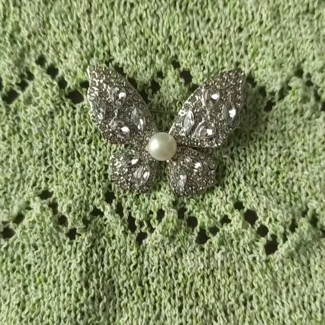 China Yarn for Open Cardigan (Sweater),Round Neck Pullover (Sweater),Crop Top Pullover (Sweater),Dresses (Cardigan Open) (Sweater),Dresses (Cardigan Button) (Sweater),Dresses (Pullover) (Sweater),Skirt (Sweater) Mossy Yarn Fancy Yarn Recycled Polyester white+green color buy from China wholesaler bulk order at wholesale price free worldwide shipping Alibaba