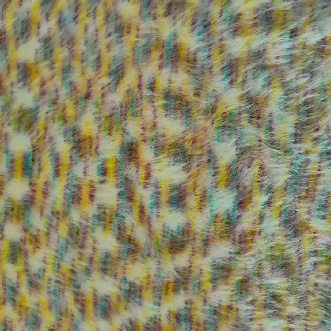 China Yarn for Ladies Vest (Sweater),Knitted Jacket (Sweater),Hoodie  (Sweater),Skirt (Sweater),Wide Shoulder Vest (Sweater) Cat Feather Yarn Fancy Yarn Nylon 暗绿白 color buy from China wholesaler bulk order at wholesale price free worldwide shipping Alibaba