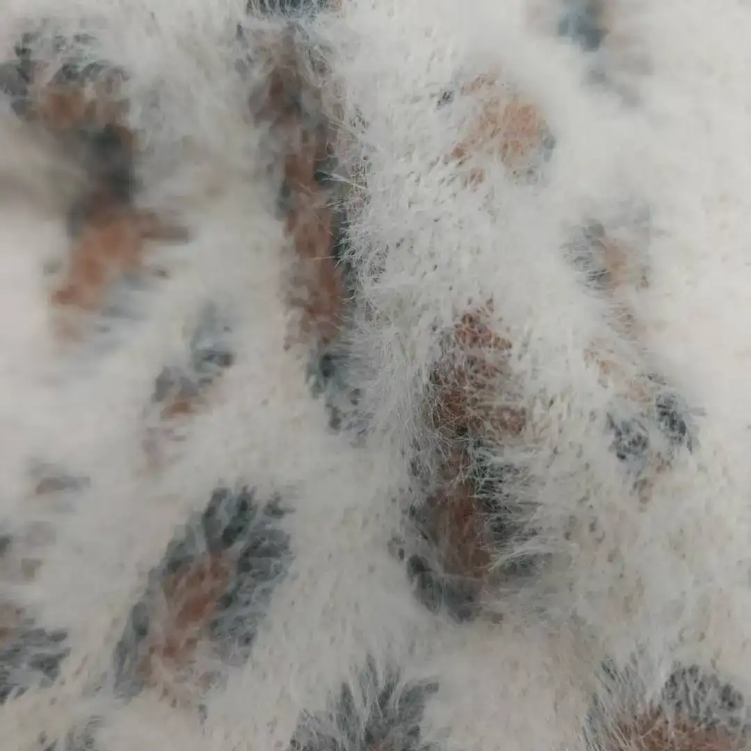 China Yarn for Full-Zipper Cardigan (Sweater),Half-Zipper Cardigan (Sweater),Shirt Long Sleeve Button (Sweater) Cat Feather Yarn Fancy Yarn Polyester Recycled Polyester white,BROWN.BLACK color buy from China wholesaler bulk order at wholesale price free worldwide shipping Alibaba