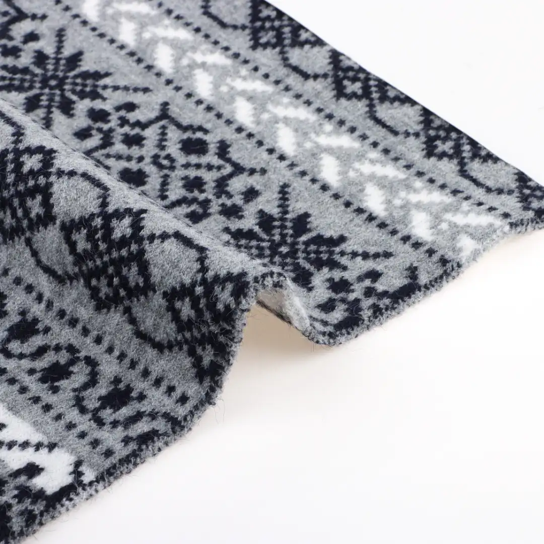 China Yarn for Crew Neck Pullover (Sweater),Crop Top Pullover (Sweater),T-shirt (Sweater) Core Spun Yarn Regular Yarn Viscose Polyester Nylon gray color buy from China wholesaler bulk order at wholesale price free worldwide shipping Alibaba