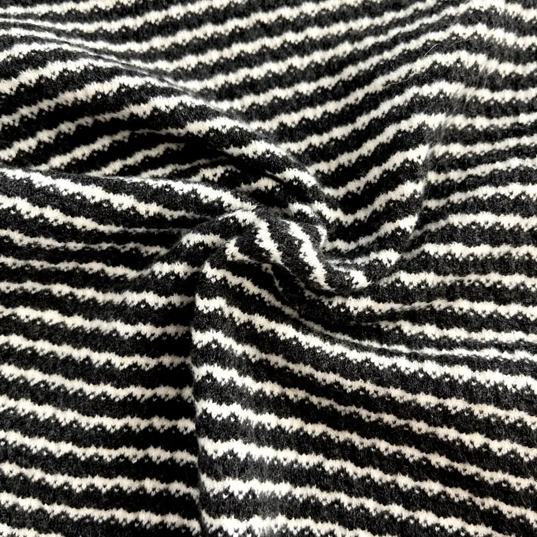 China Yarn for Shirt,Tank Top,Crop Top,Yoga Clothes,Ladies Vest (Sweater),Loungewear Core Spun Yarn Regular Yarn Polyester Polyamide Acrylic 黑白 color buy from China wholesaler bulk order at wholesale price free worldwide shipping Alibaba