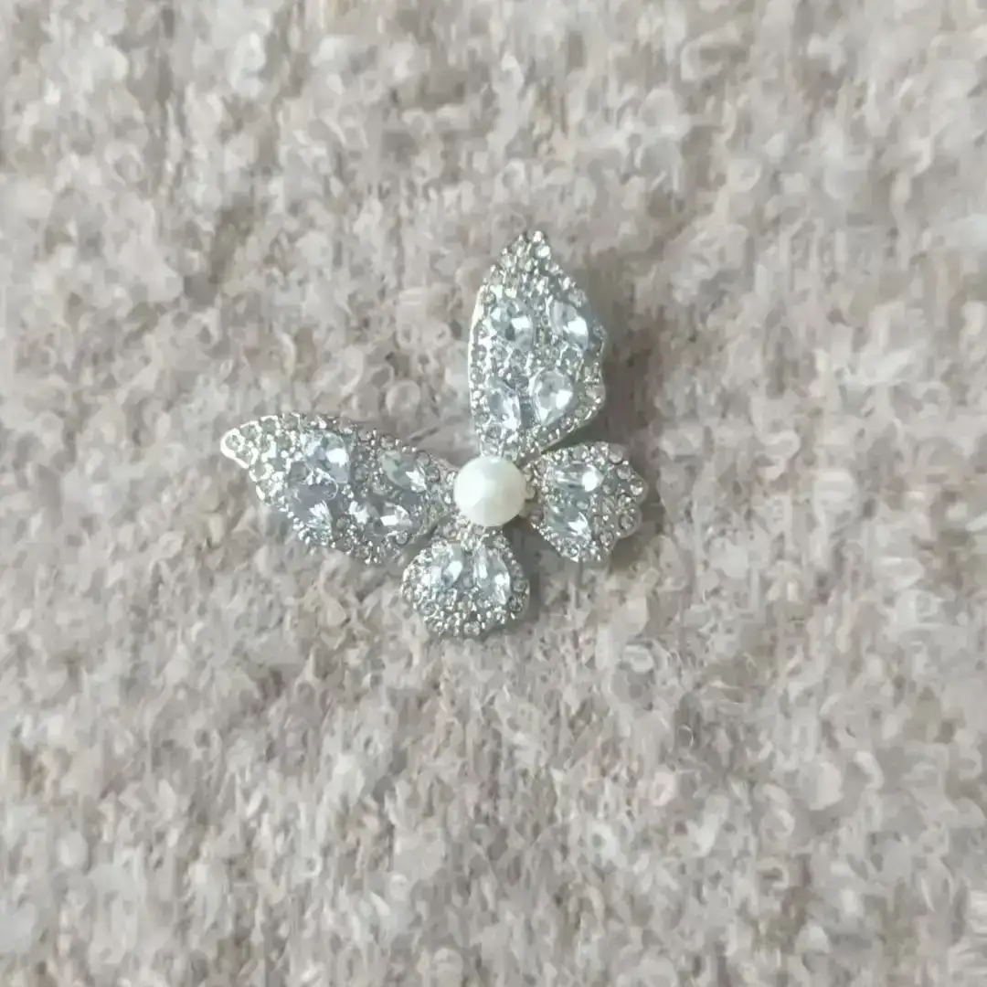 China Yarn for Full-Zipper Cardigan (Sweater),Half-Zipper Cardigan (Sweater),Knitted Jacket (Sweater) Boucle Yarn Fancy Yarn Recycled Polyester Polyester Nylon Wool Spandex white Mel color buy from China wholesaler bulk order at wholesale price free worldwide shipping Alibaba