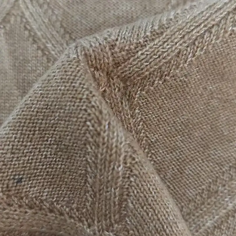 China Yarn for Ladies Vest (Sweater),Men’s Vest (Sweater),T-shirt (Sweater) Mossy Yarn Fancy Yarn Lyocell Wool Acetate Cashmere 赤金 color buy from China wholesaler bulk order at wholesale price free worldwide shipping Alibaba