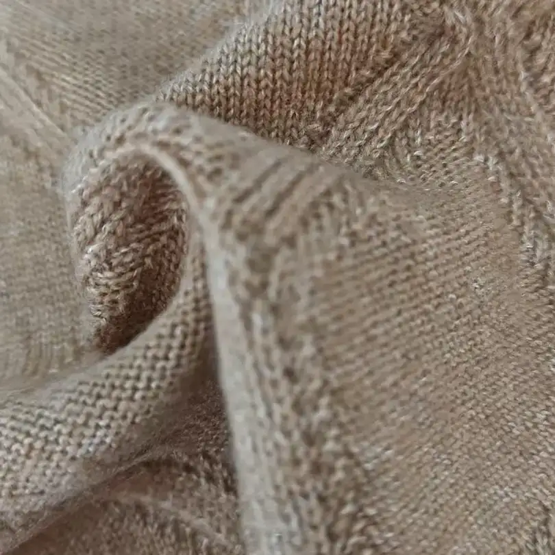 China Yarn for Ladies Vest (Sweater),Men’s Vest (Sweater),T-shirt (Sweater) Mossy Yarn Fancy Yarn Lyocell Wool Acetate Cashmere 赤金 color buy from China wholesaler bulk order at wholesale price free worldwide shipping Alibaba