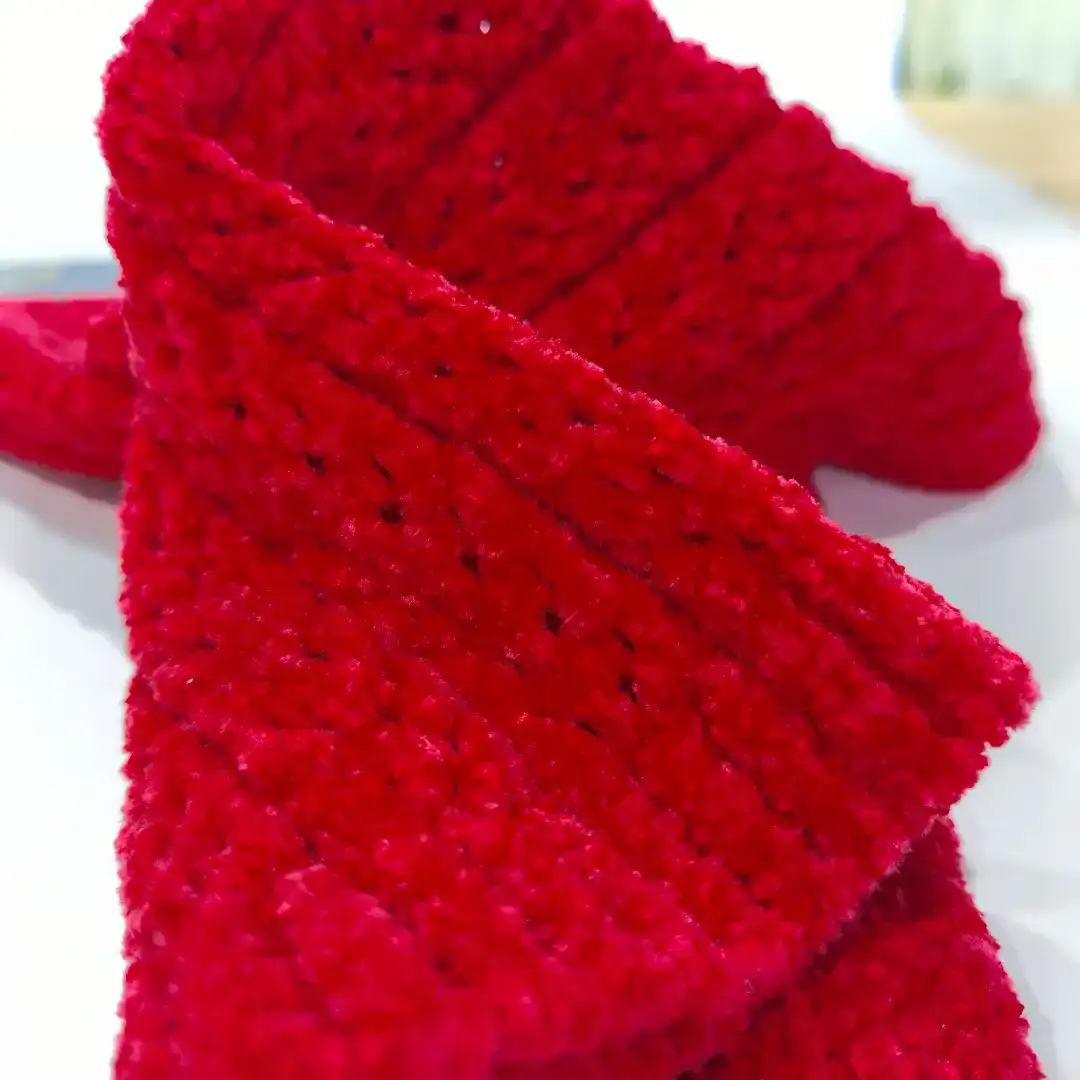 China Yarn for Ladies Vest (Sweater),Men’s Vest (Sweater),Men's Pants (Sweater),Women's Pants (Sweater) Shiny Chenille Fancy Yarn Polyester 咖啡、黑色、米白、大红 color buy from China wholesaler bulk order at wholesale price free worldwide shipping Alibaba