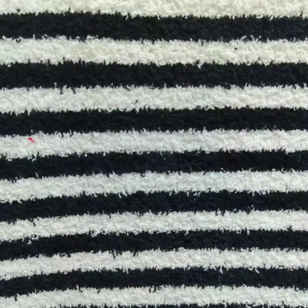 China Yarn for Ladies Vest (Sweater),Men’s Vest (Sweater),Open Cardigan (Sweater),Full-Zipper Cardigan (Sweater),Half-Zipper Cardigan (Sweater),Shirt Long Sleeve Button (Sweater),Shirt Long Sleeve Zipper (Sweater),Shirt Half Sleeve Button (Sweater) Teddy Yarn Fancy Yarn Polyester 白色/黑色（white/black） color buy from China wholesaler bulk order at wholesale price free worldwide shipping Alibaba