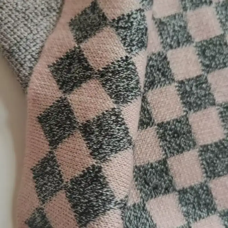 China Yarn for Ladies Vest (Sweater),Men’s Vest (Sweater),Open Cardigan (Sweater),Full-Zipper Cardigan (Sweater),Half-Zipper Cardigan (Sweater),Shirt Long Sleeve Button (Sweater),Shirt Long Sleeve Zipper (Sweater),Shirt Half Sleeve Button (Sweater) Semi-Worsted Spun Regular Yarn Cashmere Polyester Rayon Polyamide 净色和花色 color buy from China wholesaler bulk order at wholesale price free worldwide shipping Alibaba