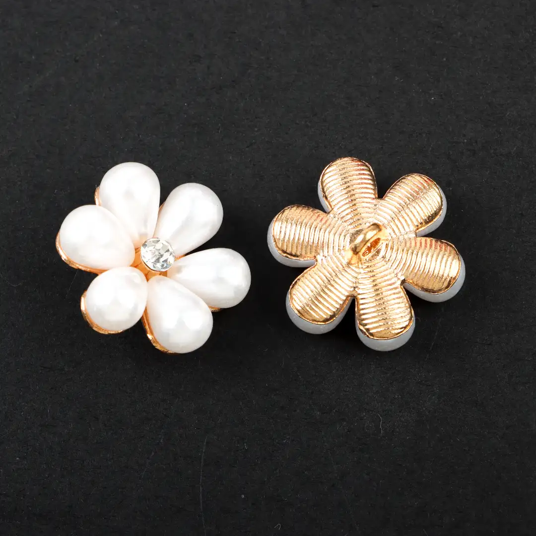 White 1 holes Metal Button for Overcoat buy garments accessories in bulk from China wholesaler at wholesale price free worldwide shipping Alibaba