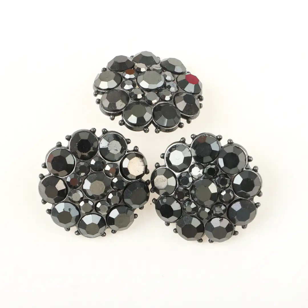 Black 1 holes Metal Button for Overcoat buy garments accessories in bulk from China wholesaler at wholesale price free worldwide shipping Alibaba