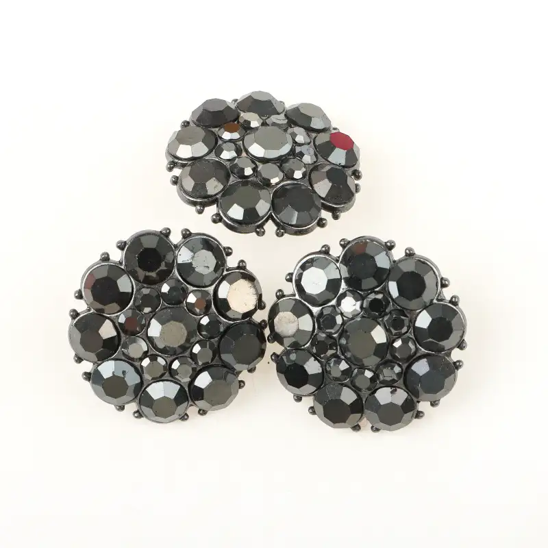 Black 1 holes Metal Button for Overcoat buy garments accessories in bulk from China wholesaler at wholesale price free worldwide shipping Alibaba